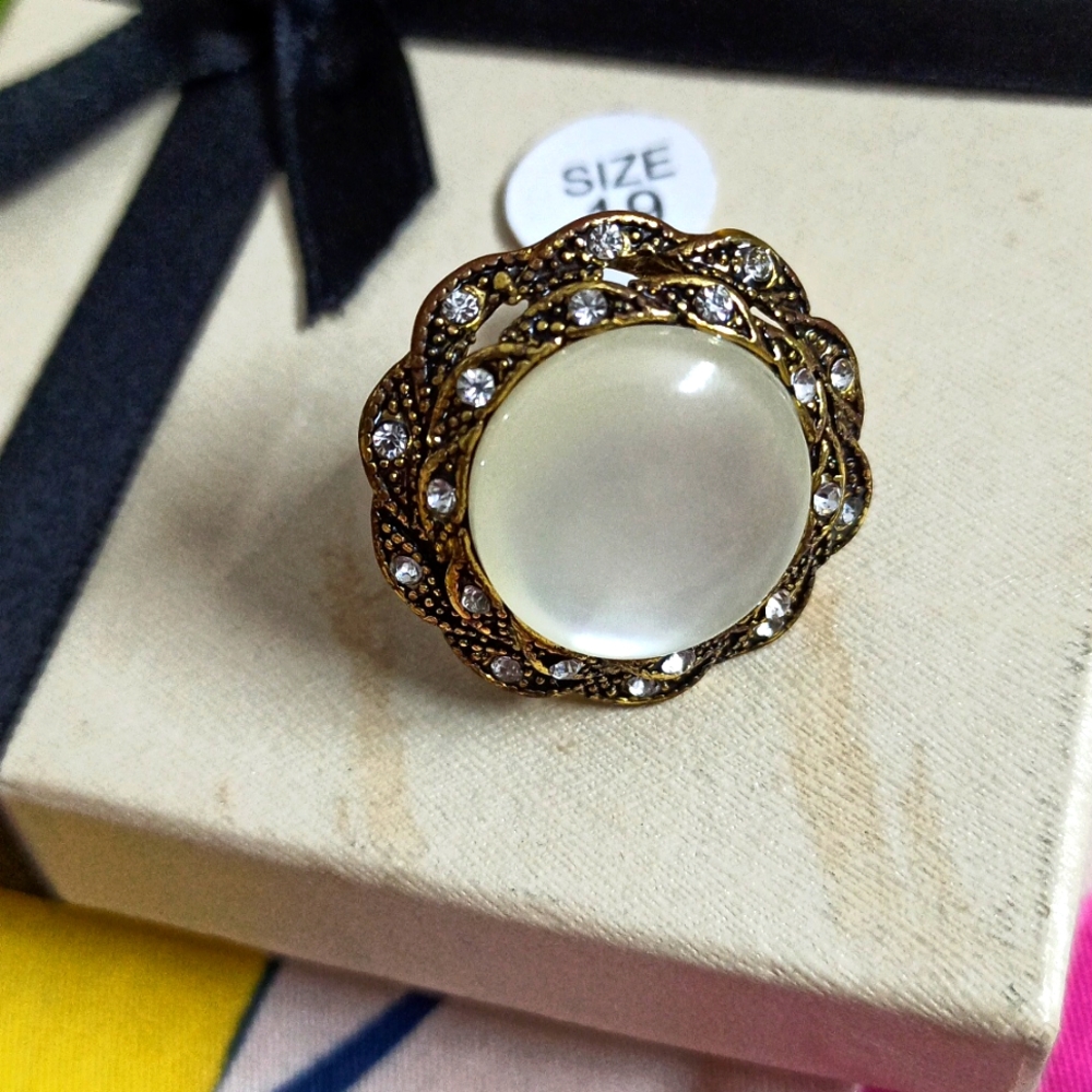 Ring - Picture 3 of 3